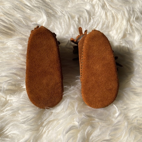 Minnetonka moccasins. Toddler size 3. - Picture 4 of 5